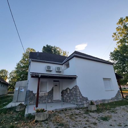 Sóstó Apartman Szekesfehervar Exterior foto