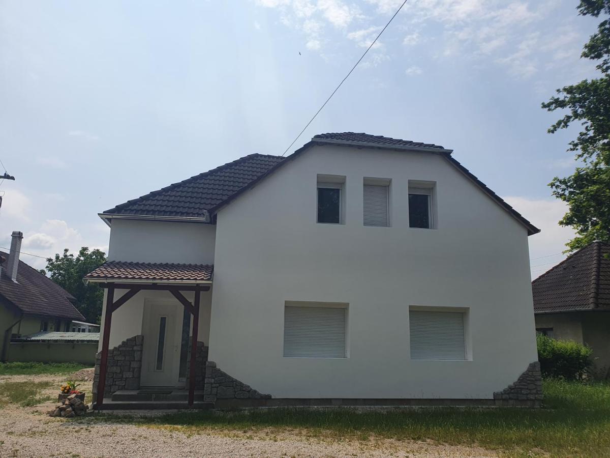 Sóstó Apartman Szekesfehervar Exterior foto