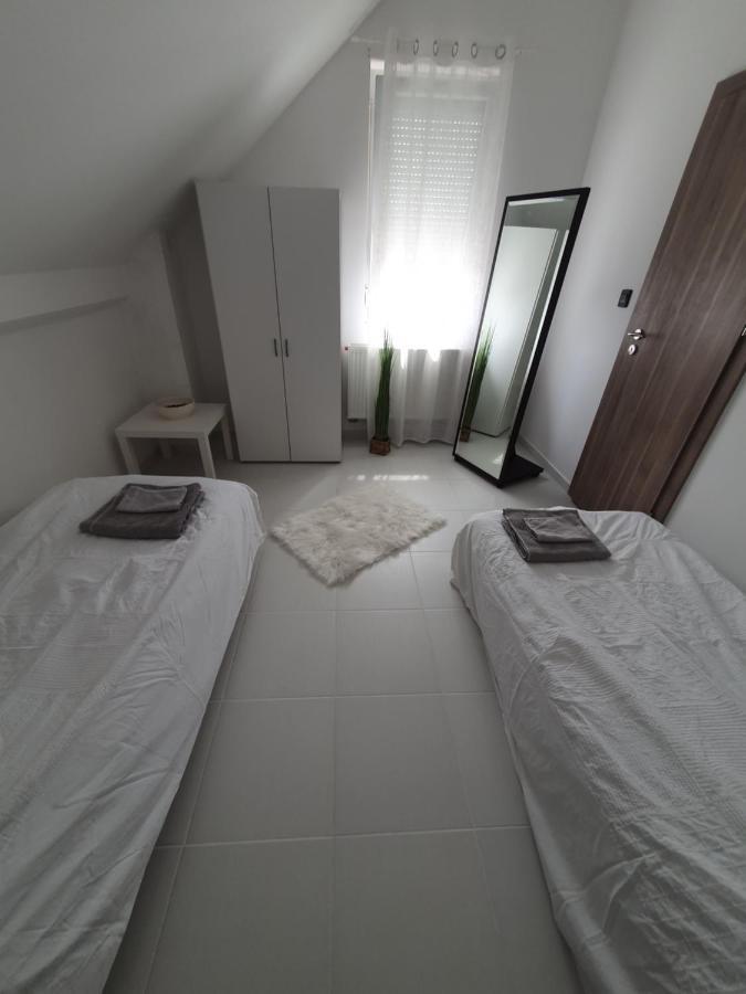 Sóstó Apartman Szekesfehervar Exterior foto