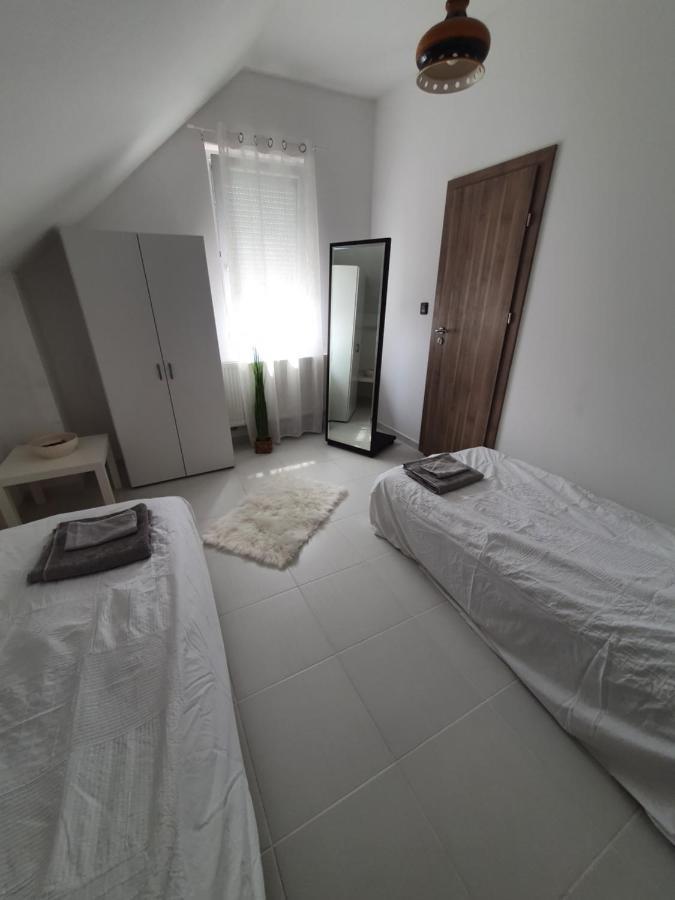 Sóstó Apartman Szekesfehervar Exterior foto