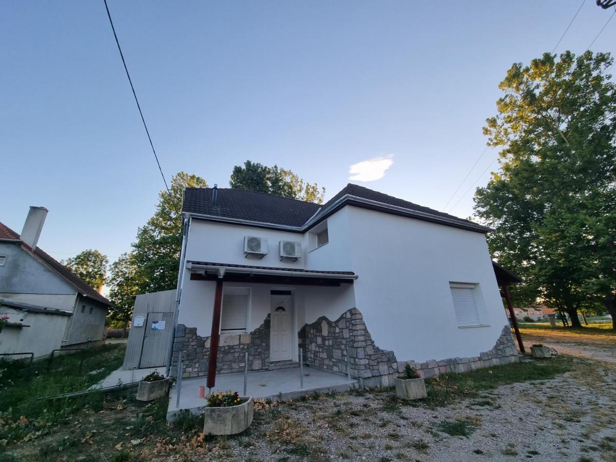 Sóstó Apartman Szekesfehervar Exterior foto