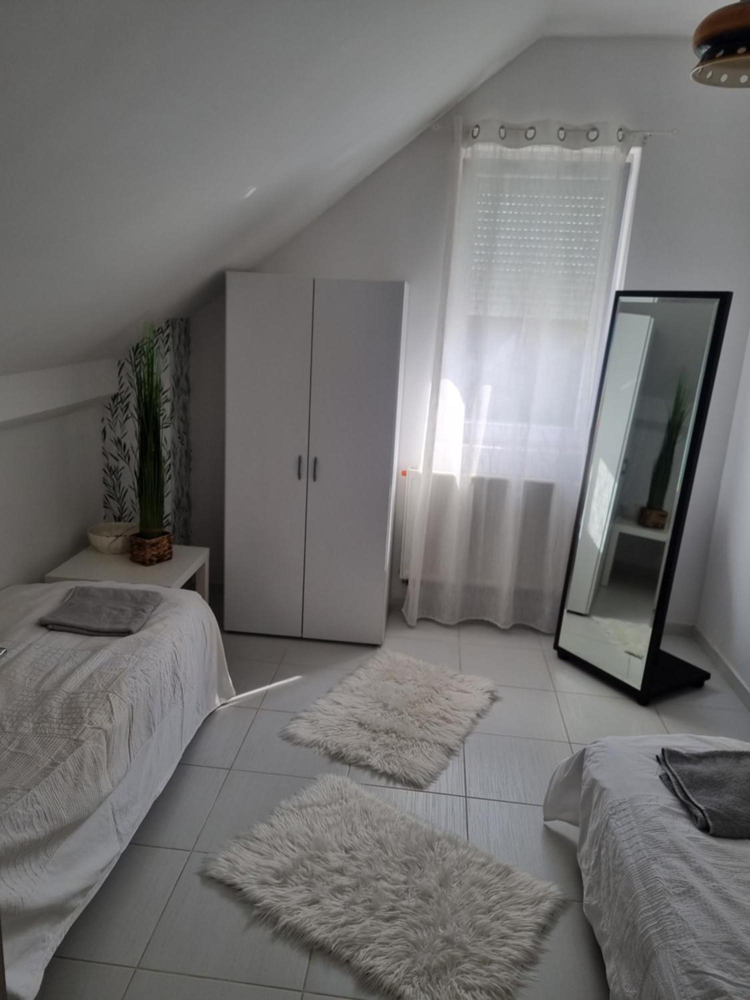Sóstó Apartman Szekesfehervar Exterior foto